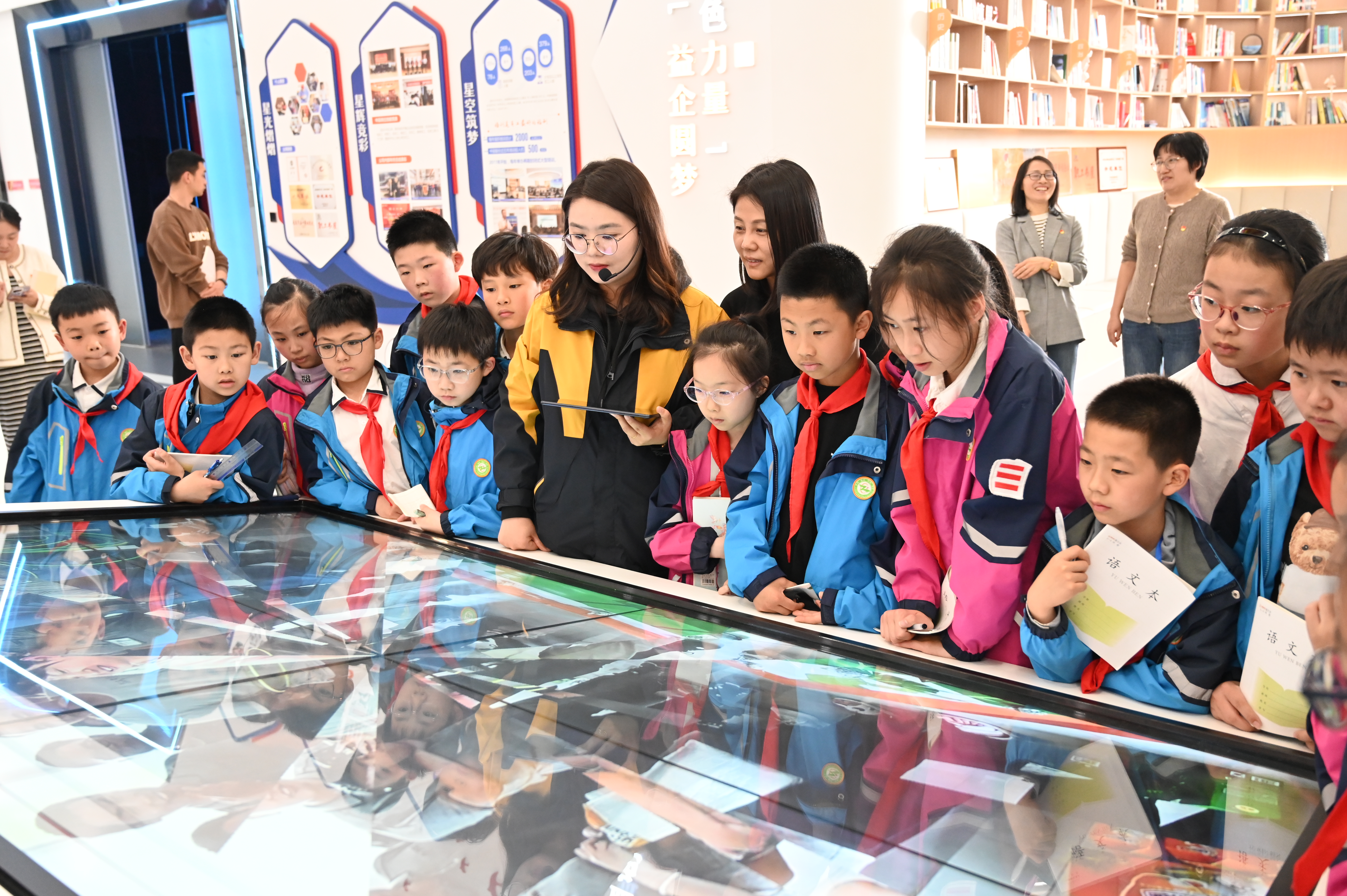 【研思同业共提升 赋能成长担使命】宜兴市城中尝试幼学与z6尊龙股份发展党建联盟暨世界想书日主题活动